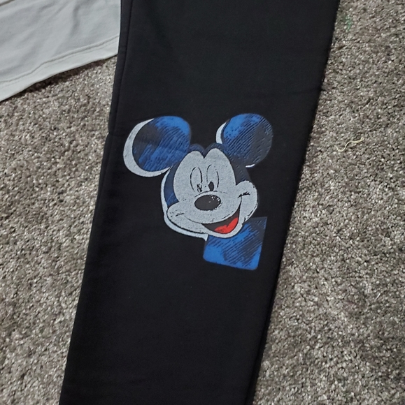 SUITS - Picture 3 of 5